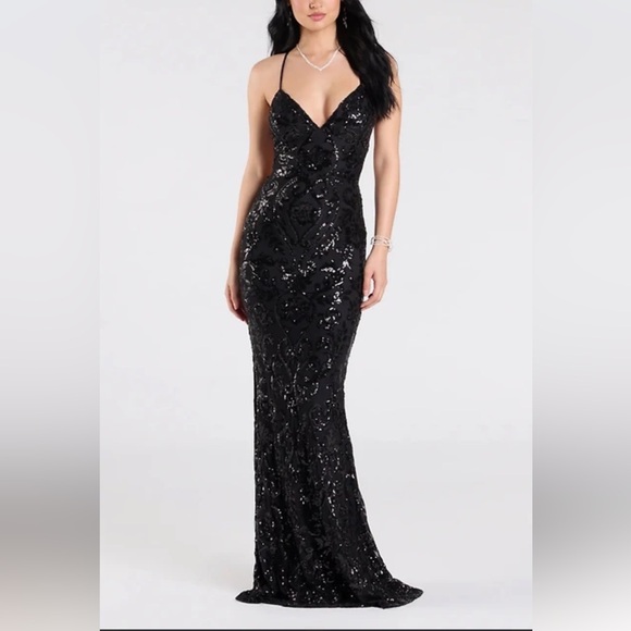 Windsor Dresses & Skirts - Windsor Darlene Cutout Back Bodycon Black Sequin Maxi Dress